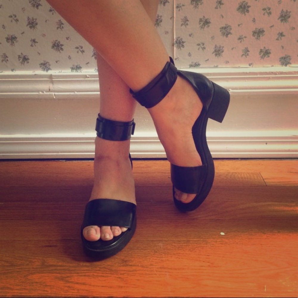 SOLD Zara black chunky heel sandals